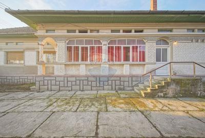 Casă cu 6 camere cu Teren 2134 Mp în Cincu