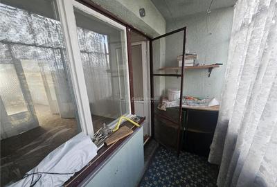 Apartament cu 3 camere semidecomandat în Micro I - 7