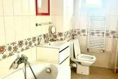 Apartament cu 4 camere decomandat, mobilat în Victoriei