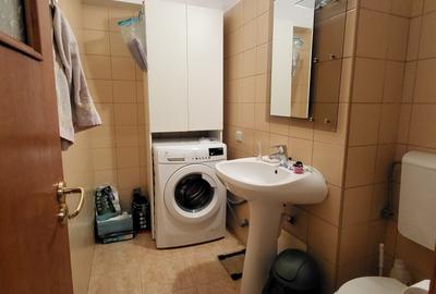 STRADAL, et. 1/10, decomandat, vedere mixta, bloc 1985 REABILITAT, tramvaiul 41 - 13