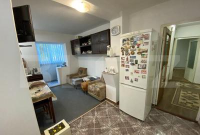 Apartament 4 camere, in suprafata de 74 mp, decomandat, zona - 3