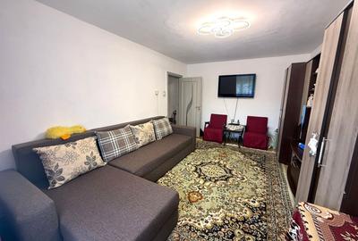 Apartament cu 3 camere decomandat, mobilat în Cetate