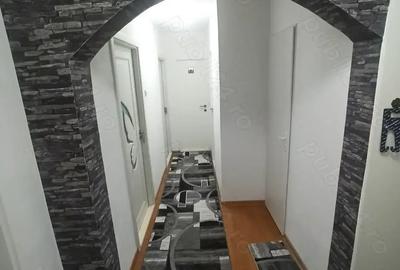 Apartament decomandat de vanzare etaj 1, 3 camere Re?i?a.Calea Timi?oarei. - 3