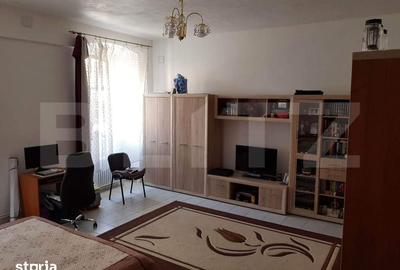 Casă cu 3 camere cu Canalizare în Central - 1