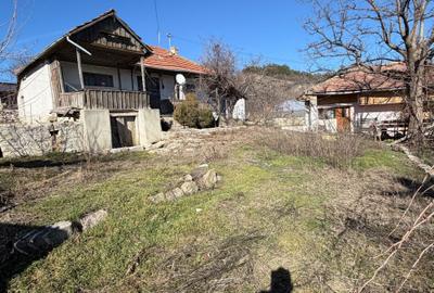 Casă cu 4 camere în Pietroasele - 8