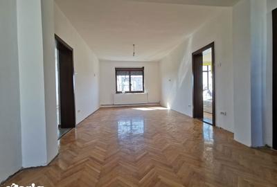 Apartament cu 5 camere semidecomandat, mobilat în Șagului - 12