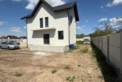 Casă cu 5 camere cu Teren 400 Mp în Domnești - 3