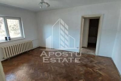 Apartament cu 2 camere, semidecomandat, zona Dambovita