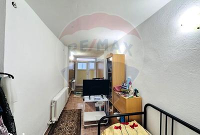 Casă cu 4 camere cu Teren 178 Mp în 13 Septembrie - 16