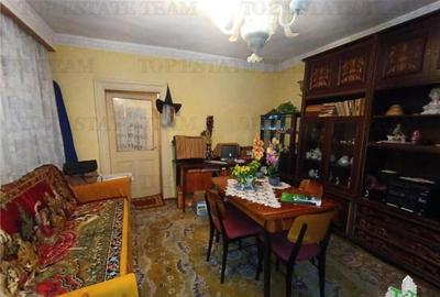 Casa, gradina si curte intr - un peisaj de poveste, aici in - 2