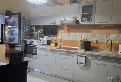 Casa de vanzare, cu 4 camere, 140 mp, teren 300 mp, zona Dara