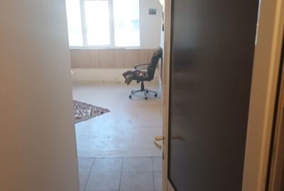 Spațiu comercial, de 35 mp, în Central - 8