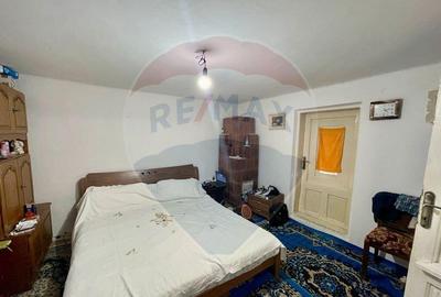 Casă cu 3 camere cu Canalizare în Vărsătura - 1