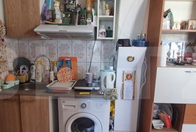 Garsoniera cu baie si geam mare - scara foarte ingrijita - 4