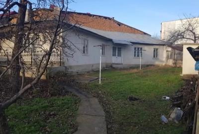 Teren + Casa Central in HU?I - 2