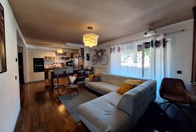 Apartament cu 3 camere semidecomandat, mobilat în Florești
