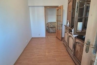 Dacia - Bicaz - 3 camere decomandat - etaj intermediar - liber - 4