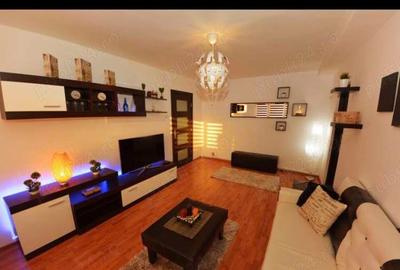 Apartament cu 3 camere decomandat în Rovinari - 2