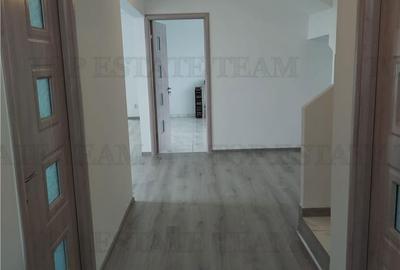 Casă cu 4 camere în Olteni - 2