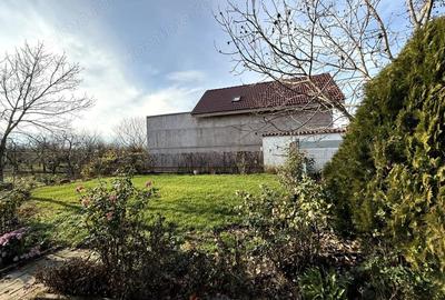 Casă cu Teren 2300 Mp în Sântandrei