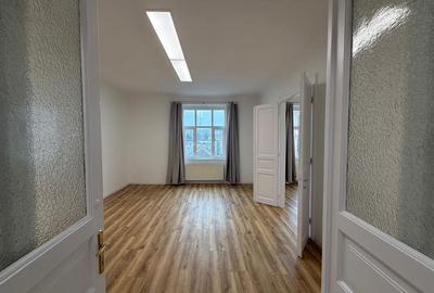 Apartament cu 4 camere în Central - 1