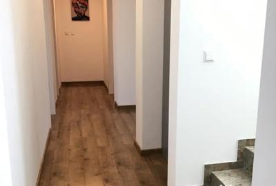 Casă cu 7 camere cu Teren 510 Mp în Central - 11