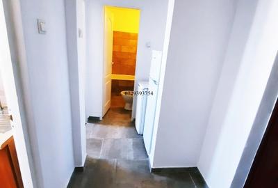 PREFER MSG PE WHATAPP !!!  Apartament 2 camere decomandat PODU ROS- PALAS  - 400 - 8
