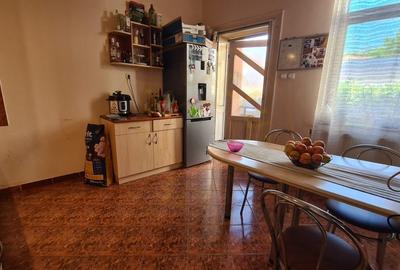 De Vanzare Casa Semicentral - 3