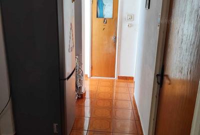 Apartament cu 3 camere decomandat în Tei - 4