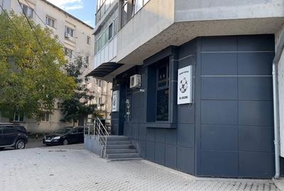 Spațiu comercial, de 42 mp, în Central - 8