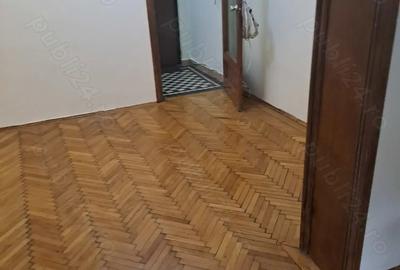 Apartament cu 3 camere în Central - 1