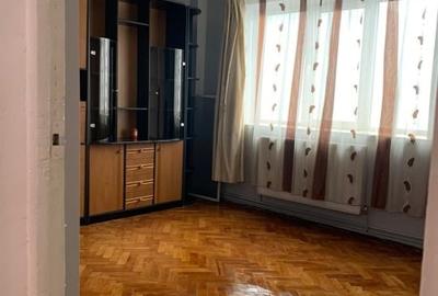 Apartament cu 3 camere decomandat, mobilat în 9 Mai - 1