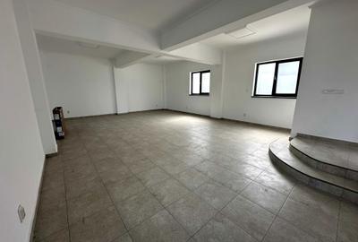 Spațiu comercial, de 280 mp, în Central - 4