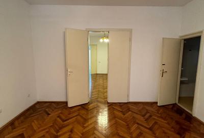 Casă cu 14 camere cu Garaj în Central - 14