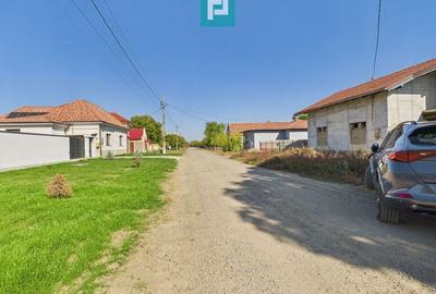 Casă la roșu cu 4 camere de vânzare - 2