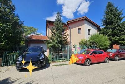 Casă cu 4 camere cu Teren 235 Mp în Central - 2