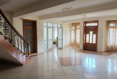 Casa individuala P+2+S pretabil spatiu comercial (zona centrala) - 15
