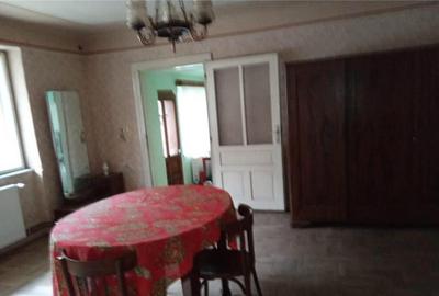 Casă cu 4 camere cu Garaj în Florilor - 3