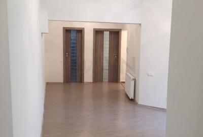 REA1005100 Apartament in vila-SPATIU COMERCIAL 3 CAMERE - 3