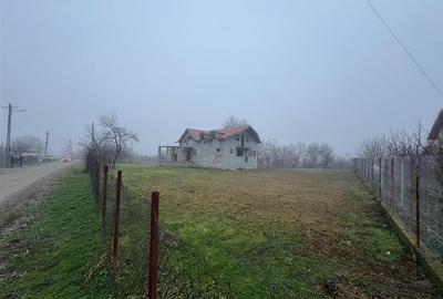 Casa Radulesti, an 1996 ,la rosu, 2.000 mp teren , 310 mp casa - 10
