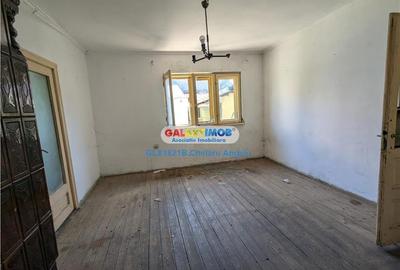 Munții Carpați,teren 569 mp, casa 4 cam si anexe 170 mp,  utilit - 8