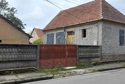 Casa Simeria 8 km de Deva,jud Hunedoara zona buna si linistita langa parcul dentrologic - 1