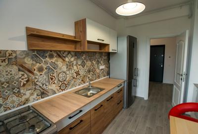 Apartament cu 2 camere decomandat, mobilat în Titan