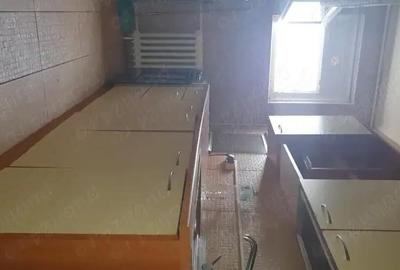 Garsonieră decomandată în Titan