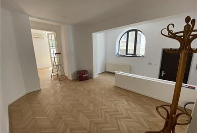 Vila de inchiriat in zona Capitale, office/rezidenta
