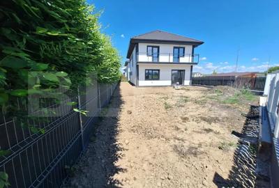 Casă cu 5 camere cu Teren 500 Mp în Jucu - 2