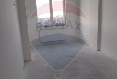 Apartament cu 3 camere decomandat în Burdujeni