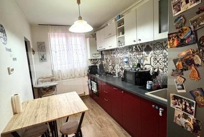 Apartament de vanzare, cu 4 camere, 81 mp, zona Tractorul - 5