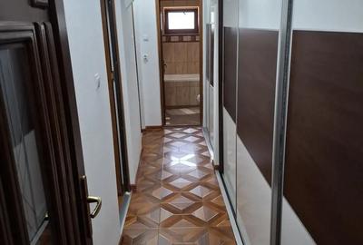 Vand apartament 3 camere Micro 3 - 6