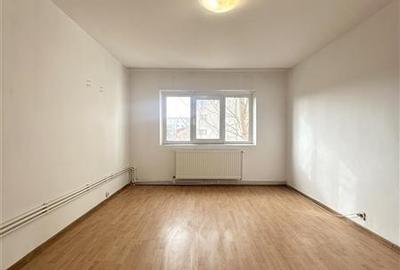 Apartament cu 4 camere decomandat în Km 4-5